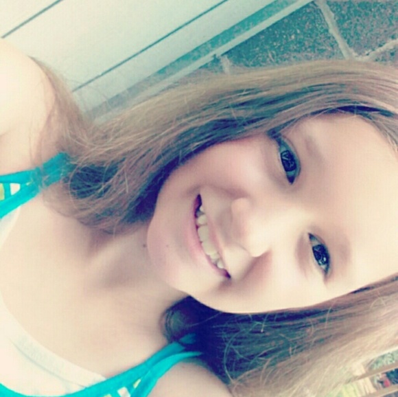 Meet your Posher, Hayley. - Picture 3 of 3